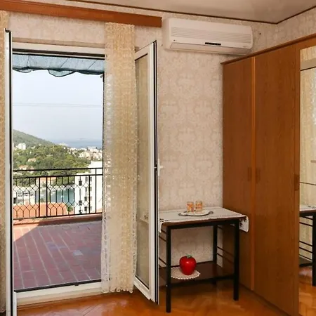 Niko - Double With Private External Bathroom